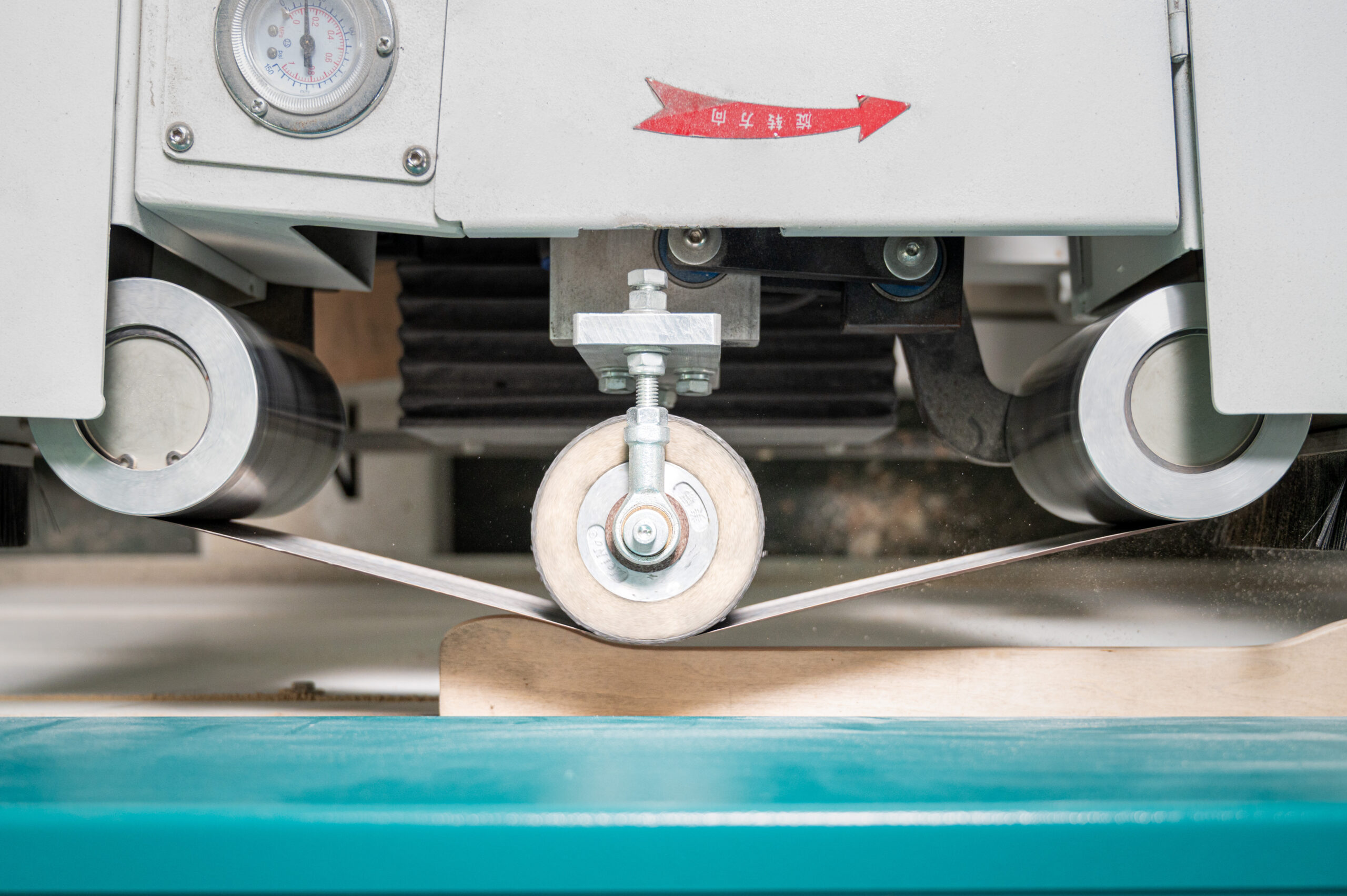 Multi-Machine Compatibility with Complete Specifications