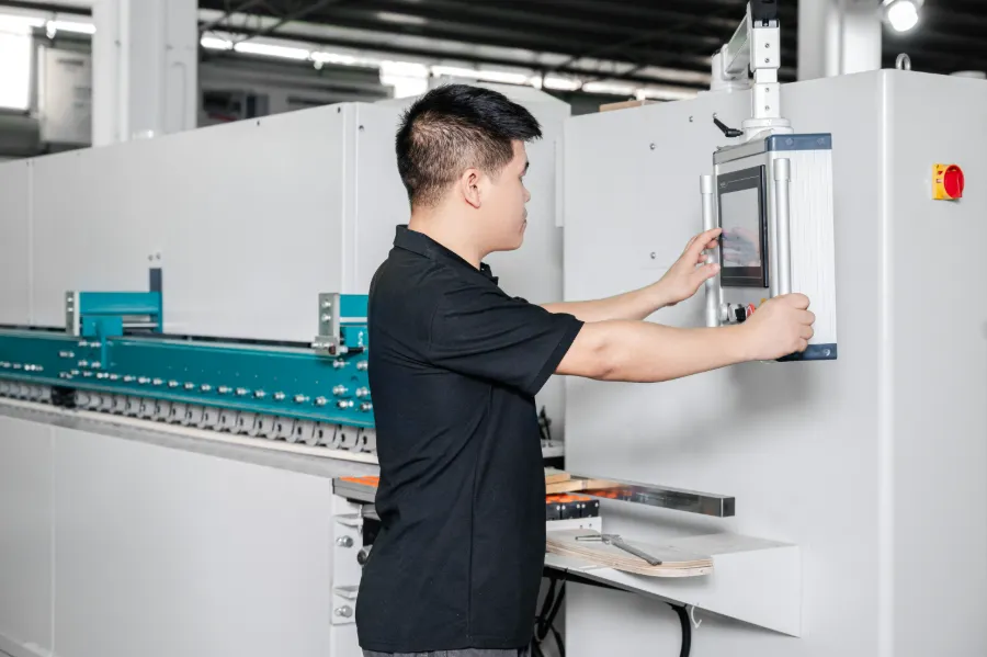 Plan Sawing Within an Automated Line